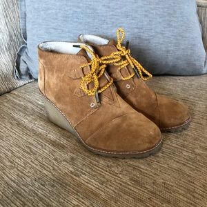 Toms Brown Ankle Boots with Yellow Laces